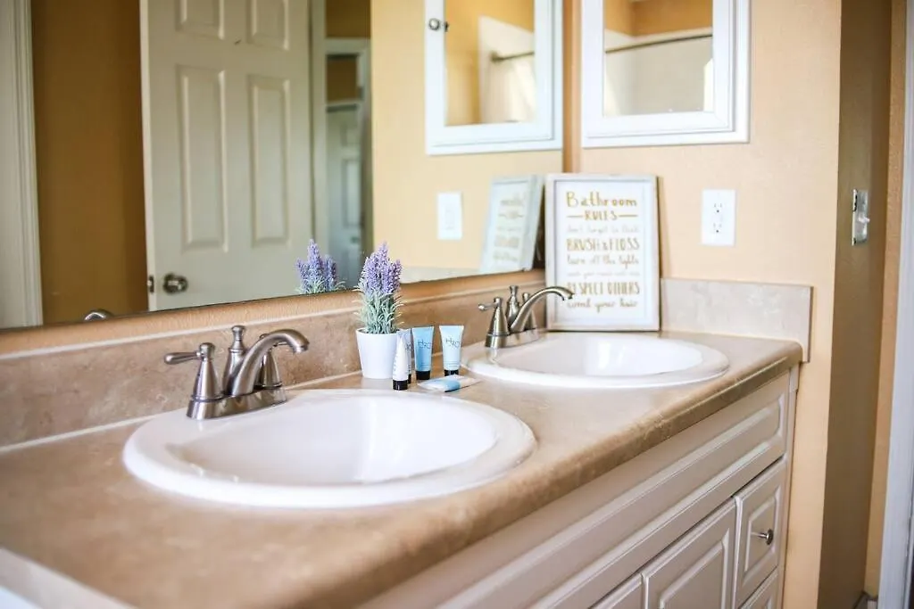 New Sunny Escape! Enjoy Tv By Your Private Pool Mins From Disney Davenport États-Unis